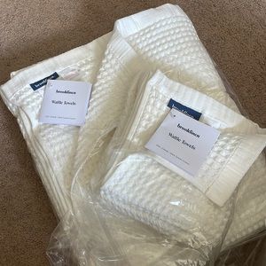 NWT Brooklinen Bath Sheet and Hand Towel Set